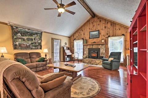 ‘Firefly Cove’ - 3 Mi to Parkway & National Park! House in Sevier County