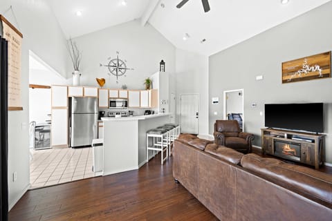 Condo in Lakefront Resort w/ Boat Launch & Pool! Apartment in Table Rock Lake