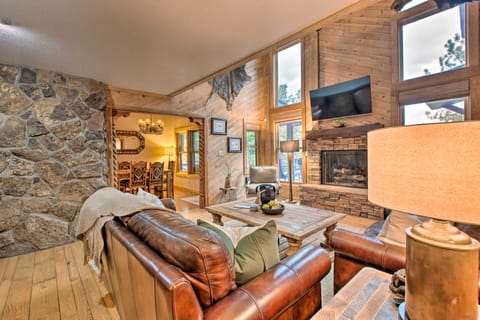 'Blue Spruce Cabin' w/ Hot Tub & Resort Amenities House in Angel Fire