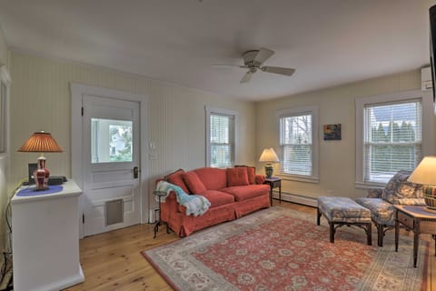 Kennebunk Cottage w/ Yard < 1 Mi to Beach! Cottage in Kennebunkport