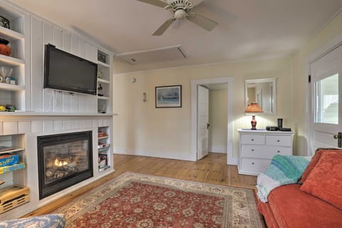 Kennebunk Cottage w/ Yard < 1 Mi to Beach! Cottage in Kennebunkport