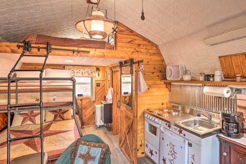 'Sundance Cabin' Tiny Home Near Mt Rushmore! House in East Custer