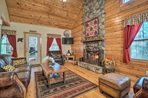 Outdoor Adventure - Charming Cabin w/ Hot Tub House in White County