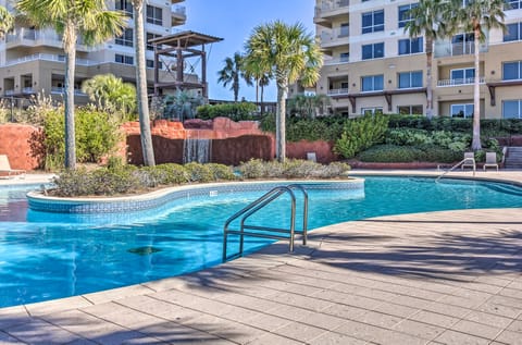 Destin Resort Studio w/ Pool - Walk to Beach! Apartment in Miramar Beach