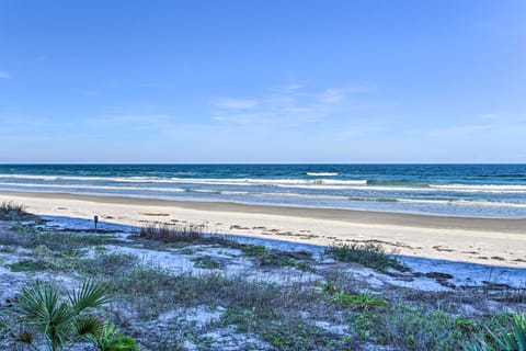 NEW! Fantastic Oceanfront Condo: Resort Pool & Gym Copropriété in Ponce Inlet