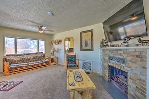 Cañon City Abode, 13 Mi to Royal Gorge Bridge! House in Canon City