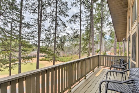 Designer Retreat w/ Pool, Golf + Beach Access! Eigentumswohnung in Lake Keowee