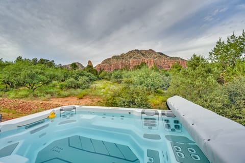 Sedona Retreat w/ Patio, Bar & Swim Spa! House in Village of Oak Creek