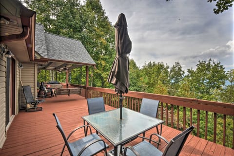 Home w/ Spacious Deck, BBQ, Game Room & Lake Views House in Chatuge Lake