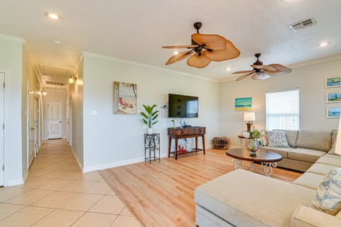 Walk to Shore: Crystal Beach Family Home w/ Deck! House in Bolivar Peninsula