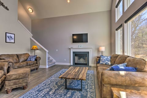 Family Home w/ Views ~ 5 Mi to Downtown Asheville! House in Asheville