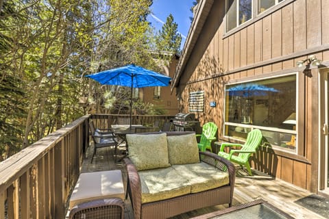 Inviting Cabin < 3 Miles to Lake Tahoe + Skiing! Maison in Incline Village