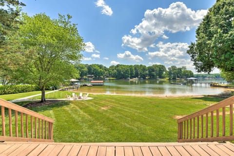 Waterfront Home w/ Private Beach on Lake Norman! House in Mooresville