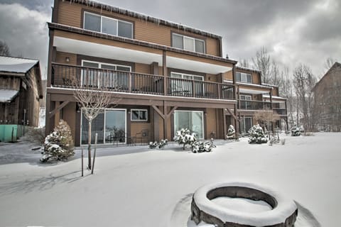 Cozy Condo: Ski-In & Out w/ Burke Mountain Access! Apartment in Burke