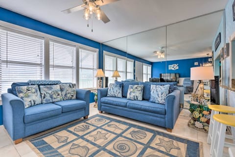 Vivid Escape in Gulf Shores - Walk to the Beach! Apartment in West Beach