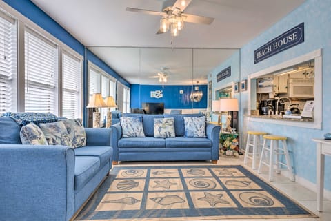 Vivid Escape in Gulf Shores - Walk to the Beach! Apartment in West Beach