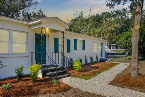 Chic Charleston Home - Half Mile to Park Circle! House in North Charleston