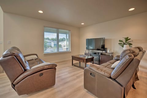 Spacious Bandon Getaway - 2 Blocks to Ocean! House in Oregon