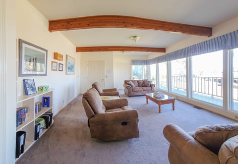 Fishermen's Paradise in Coos Bay: Walk to Beach! House in Oregon