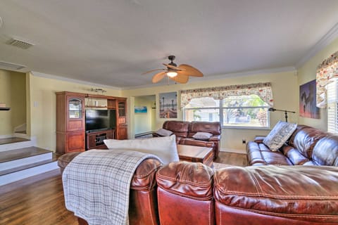 Spacious Canalfront Home w/ Kayaks: 1 Mi to Beach! Casa in Hudson