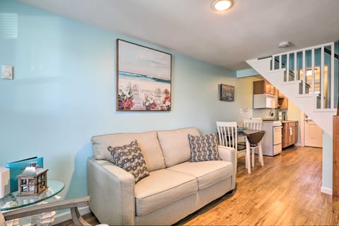 Seaside Escape w/ Porch + Direct Beach Access Apartment in Newburyport