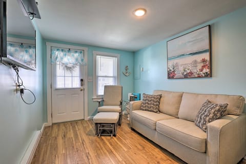 Seaside Escape w/ Porch + Direct Beach Access Apartment in Newburyport