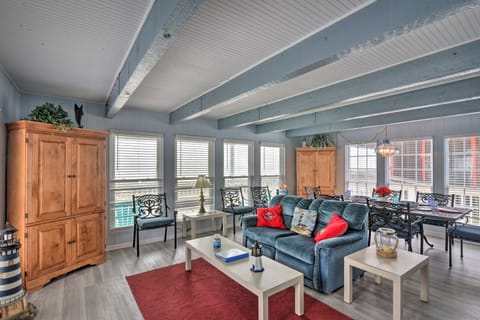 Beachfront Family Home: BBQ Pit & Central A/C House in Surfside Beach