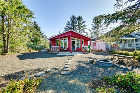 Ocean Shores Retreat w/ Porch & Canal Views! House in Ocean Shores