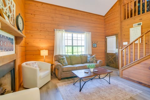 Townhome 3 Mi to Branson Strip: Unwind Fireside! Apartment in Branson