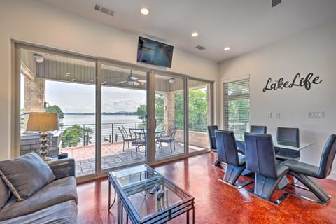 Chic Waterfront Home w/ Dock on Lake! House in Lake Hamilton
