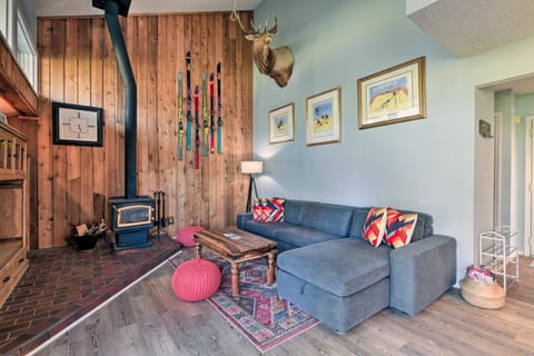 Sunny Pagosa Springs Escape w/ Deck & Views! Apartment in Pagosa Springs