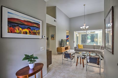 Contemporary Condo w/ Mtn Views + Pool Access Apartment in Rancho Mirage