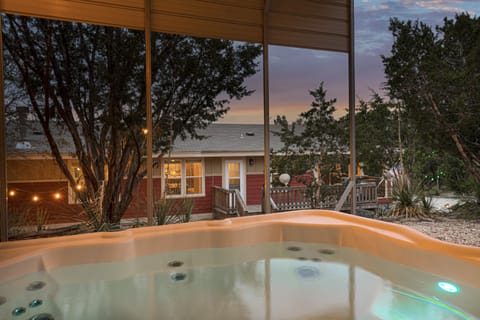 Hot Tub, Fire Pit & Games: Canyon Lake Retreat House in Canyon Lake