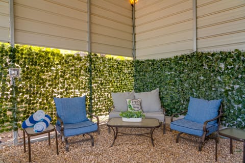 Hill Country Gem: Sunset Deck, Hot Tub & Fire Pit House in Canyon Lake