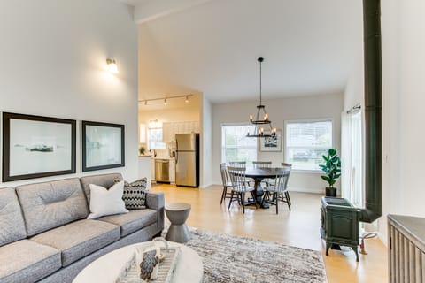 Airy Coastal Escape w/ Deck - Steps to Beach! House in Pacific Beach