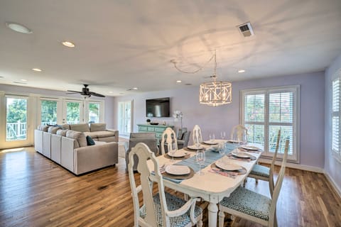 Hampstead Home w/ Gas Grill, Waterway Access Haus in Topsail Beach