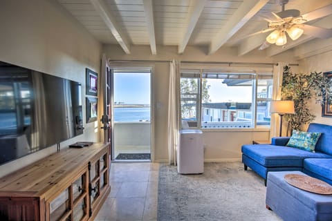 San Diego Hub w/ Bay Views - 1 Block to Beach! Apartment in Mission Beach