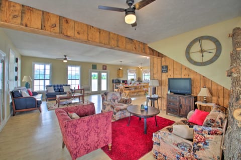 Secluded Angler's Haven - Boat + Fish! House in Arkansas