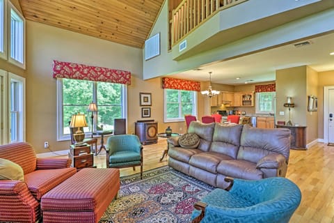 Mountain View Home: Hike, Raft, Golf + More! House in Fontana Lake