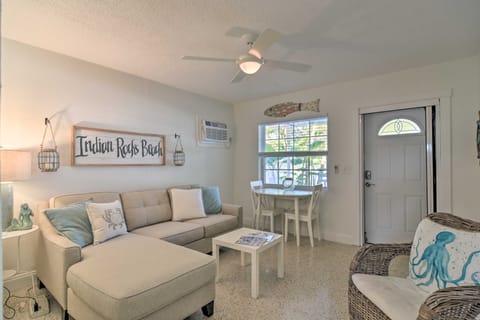 Indian Rocks Beach Unit - Steps from the Shoreline Apartment in Indian Rocks Beach