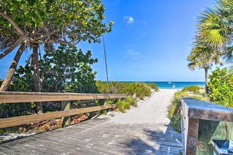 Florida Unit Steps from Indian Rocks Beach Access! Apartment in Indian Rocks Beach