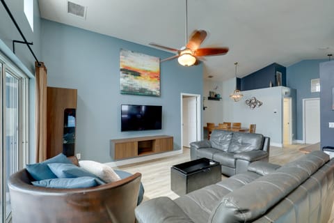 Bright Getaway w/ Ski Lake, 11 Miles to Dtwn Tampa House in Brandon