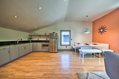 ‘Modern Twist’ Apartment - 1 Mile to Beach! Copropriété in Southern Shores