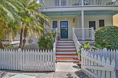 Charming 'Boho Breeze' Retreat w/ Pool Access Apartment in Stock Island