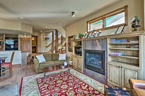 Beautiful Breck Retreat: Walk to Gondola & Main St Apartment in Breckenridge