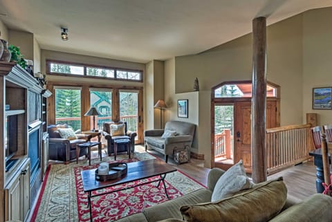 Beautiful Breck Retreat: Walk to Gondola & Main St Apartment in Breckenridge