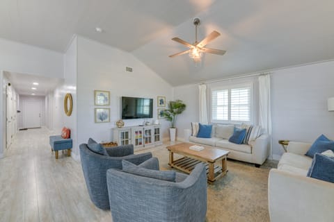 Trendy Port Aransas Home w/ Private Pool & Deck! House in Port Aransas