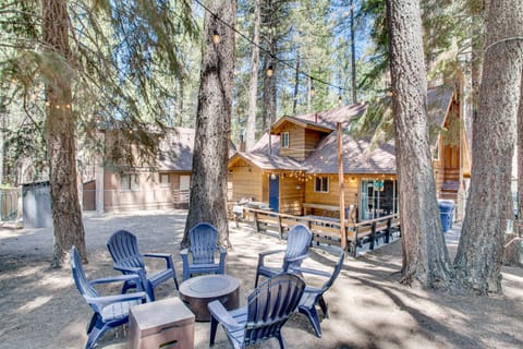 Walk to Snow Summit! Cabin Near Chairlift/Shuttle House in Big Bear