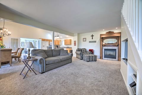 Beautiful Irish Hills Farmhouse w/ Fire Pit! House in Ohio