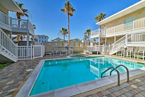 Modern Island Condo w/ Pool: Steps to the Beach! Apartment in South Padre Island